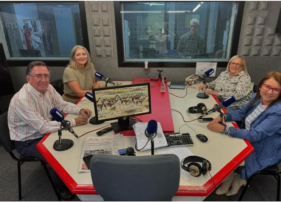 Cada miércoles, el COAFGA cuenta con un espacio propio en el programa “Un café con Eva” de Radio Voz Galicia, además de participar en la “Tertulia de Vivienda” en Voces de A Coruña, donde se abordan temas de actualidad que afectan directamente a los vecinos gallegos.