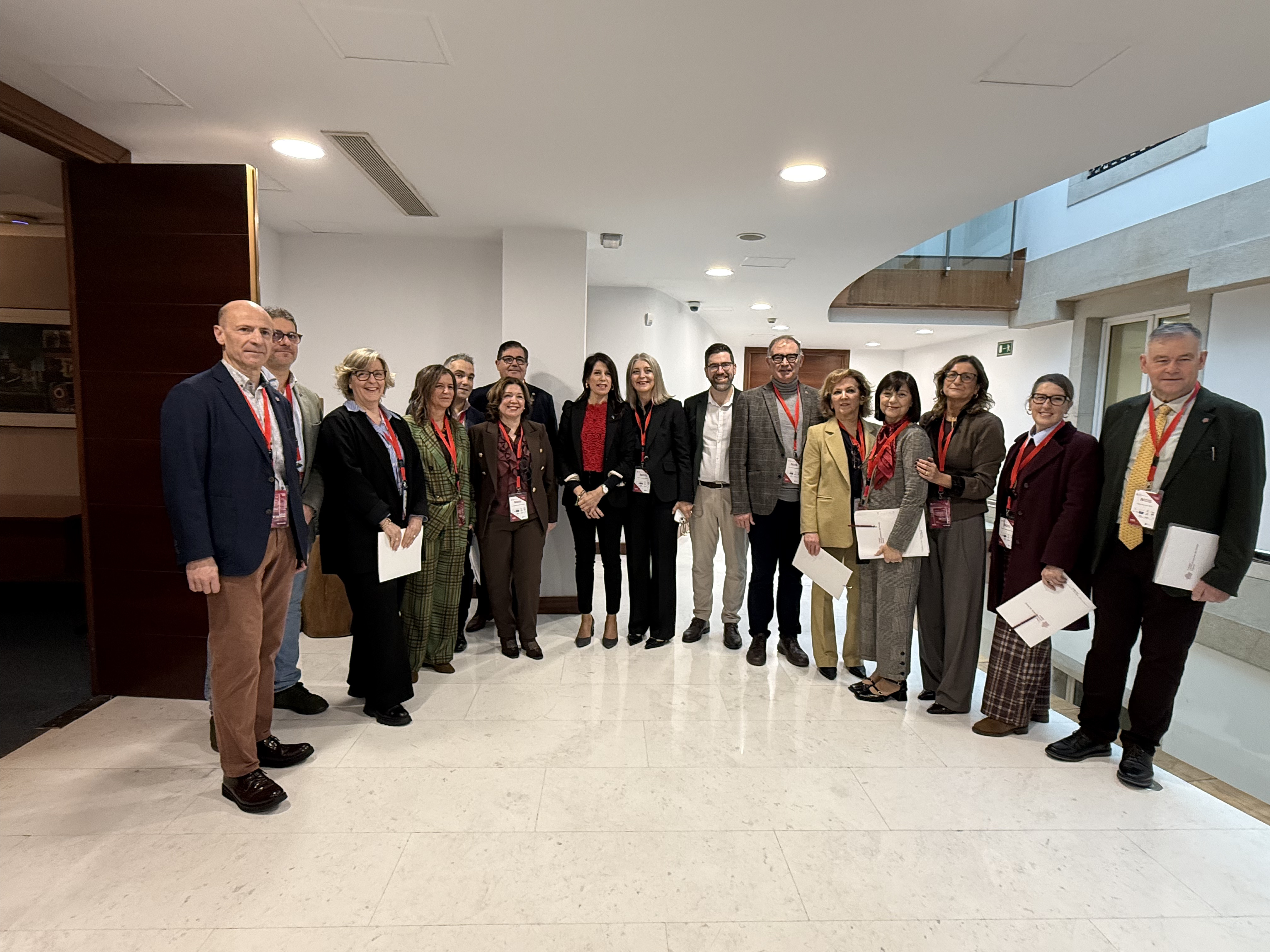 La Conselleira de Vivenda con la Junta de Gobierno de COAFGA en la inauguración de las IV jornadas COAFGA